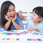 【教授諮商室】雙語教育給家長的壓力──在家需要講英語嗎？