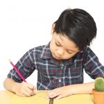 【教授諮商室】動手寫英文很難嗎？3步驟帶孩子從日常行程、便條及簡訊開始